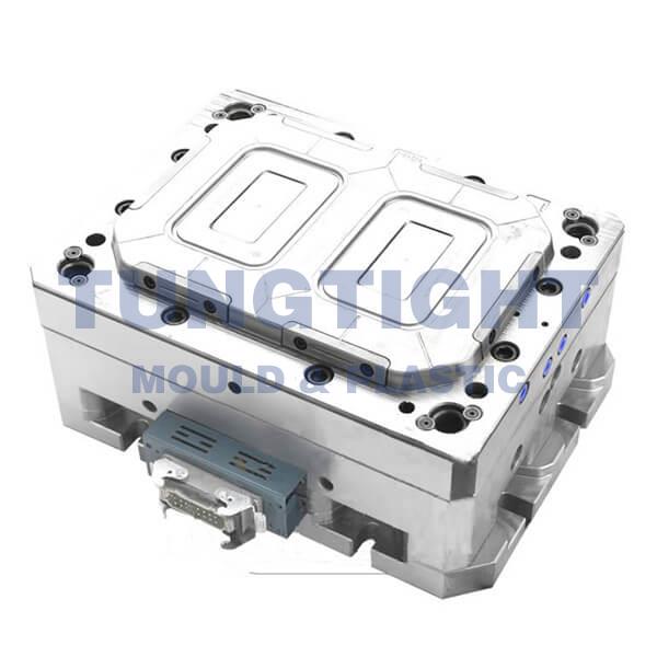 Plastic take-out container lid mould